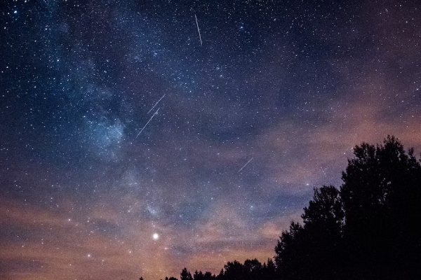 Noche de espectáculo celeste: lluvias de meteoritos alcanzarán su punto máximo esta noche