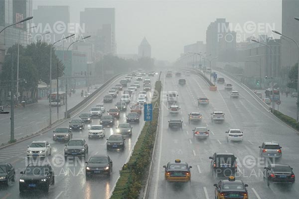 Luvias torrenciales ponen en alerta roja a Pekín por primera vez en 12 años