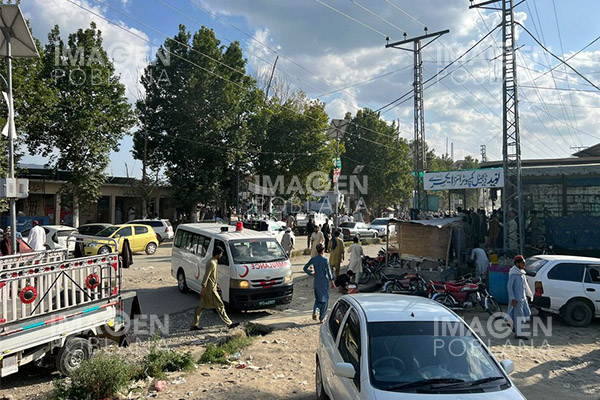 Ascienden a 54 los muertos por atentado suicida en mitin político en Pakistán