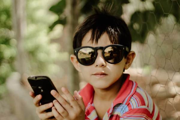 UNESCO advierte sobre las consecuencias negativas del uso excesivo de celulares en las escuelas