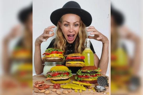 Influencer rusa muere por inanición y agotamiento tras seguir estricta dieta crudívora