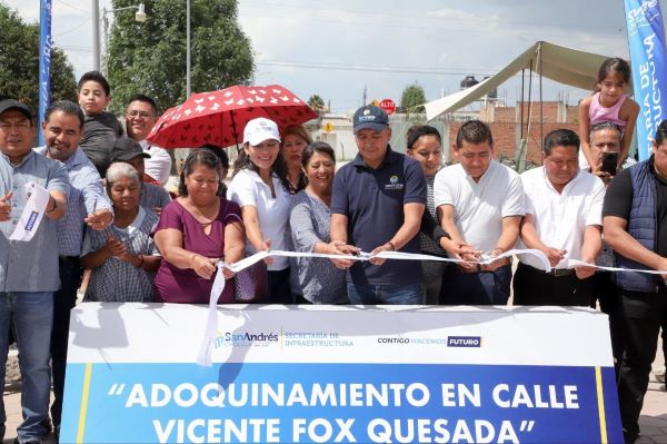Entrega Tlatehui adoquinamiento en calle de San Rafael Comac