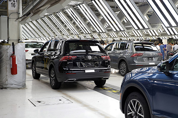 Industria automotriz mexicana comercializa récord mensual de 110,843 vehículos