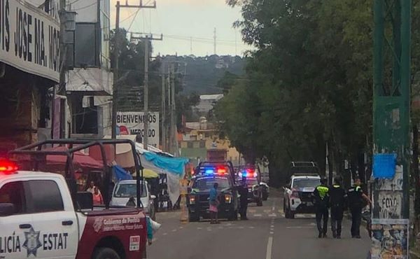 Balacera en mercado Morelos: policías abaten a delincuente y detienen a tres más