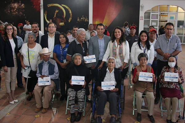 DIF de San Andrés Cholula y OXXO entregan 50 auxiliares auditivos