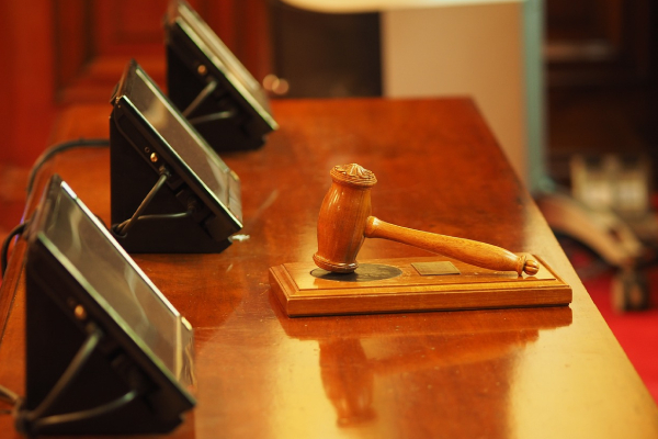 Mujer que arrojó a su bebé recién nacida al mar es sentenciada a 14 años de prisión