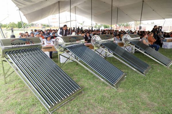 Entrega Tlatehui más calentadores solares del programa presupuesto participativo