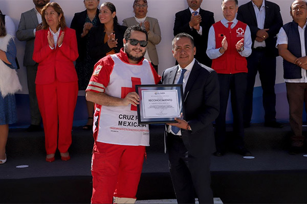 Reconoce Mundo Tlatehui a socorristas de la Cruz Roja por labores de rescate en Turquía