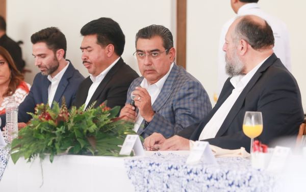 Sergio Salomón sostiene reunión con delegados federales y gabinete estatal