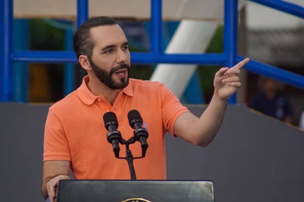 Hasta el presidente de El Salvador, Nayib Bukele, está indignado con la violencia en México