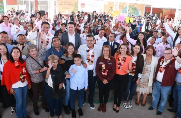Sergio Salomón entrega obras educativas en Xoxtla