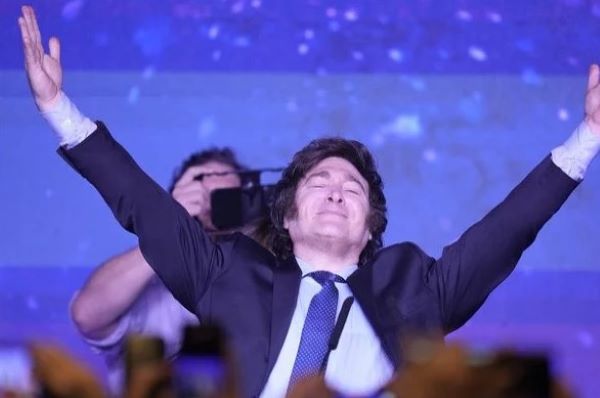 ¿Quién es Javier Milei? El virtual ganador en las PASO 2023 en Argentina