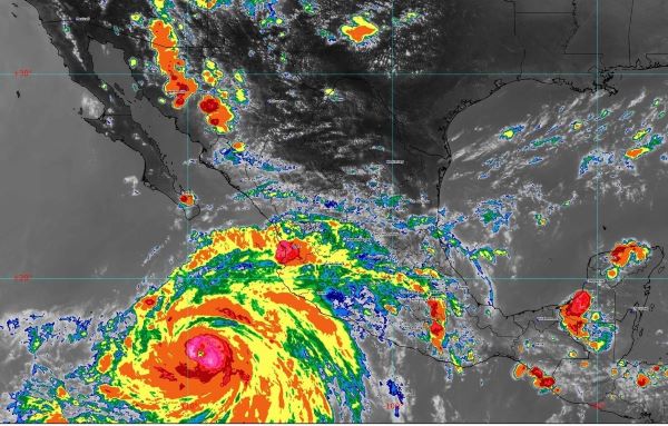 Tormenta tropical Hilary se intensifica a huracán categoría 2