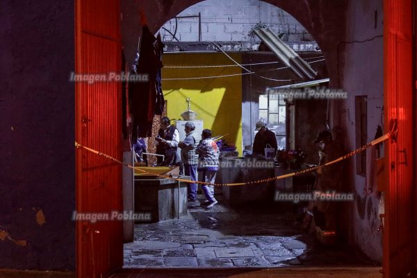 Una mujer herida tras colapsar techo en casona de El Alto
