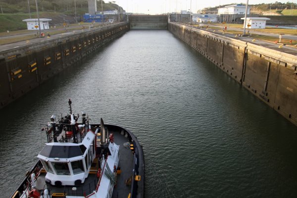Canal de Panamá limita temporalmente el tránsito de barcos debido a la sequía y genera congestión marítima
