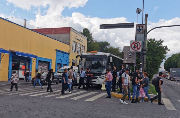Autobús de RUTA atropella a madre e hija