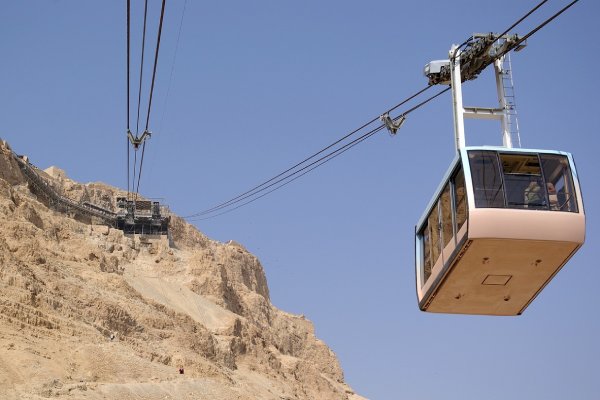 Carrera contra el reloj en Pakistán: rescate aéreo para salvar ocho vidas atrapadas en teleférico