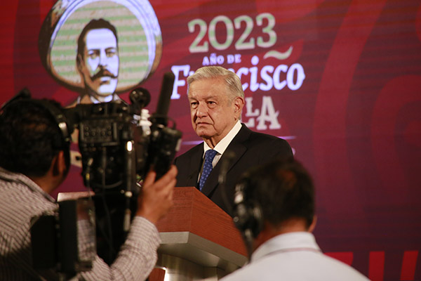 AMLO pide a corcholatas medirse con gasto de publicidad
