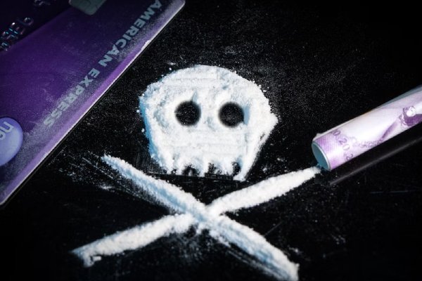 Policía de Ecuador incauta cocaína en paquetes con siglas del Cartel de Sinaloa