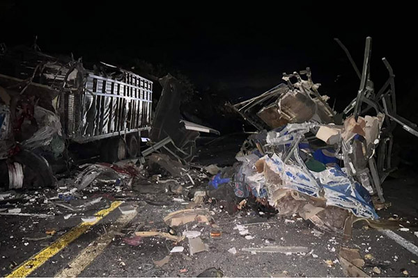 Asciende a 18 cifra de migrantes fallecidos por accidente en la Cuacnopalan-Oaxaca
