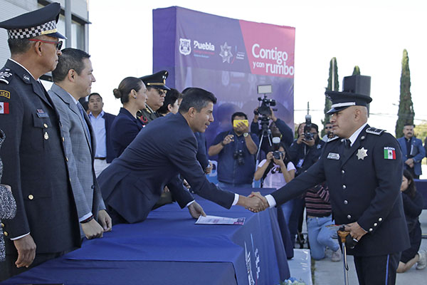 Reconoce Eduardo Rivera a policías municipales destacados