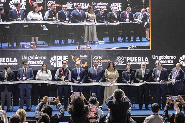 Sergio Salomón da banderazo de arranque a la Expo ANAM 2023 en Puebla
