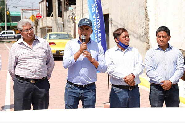 Inaugura Mundo Tlatehui adoquinamiento en calles de cabecera municipal y Cacalotepec