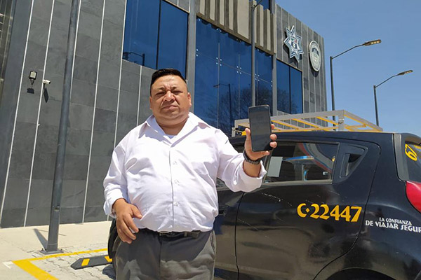 Crea San Andrés Cholula red de botones de alertamiento con gremio de taxistas