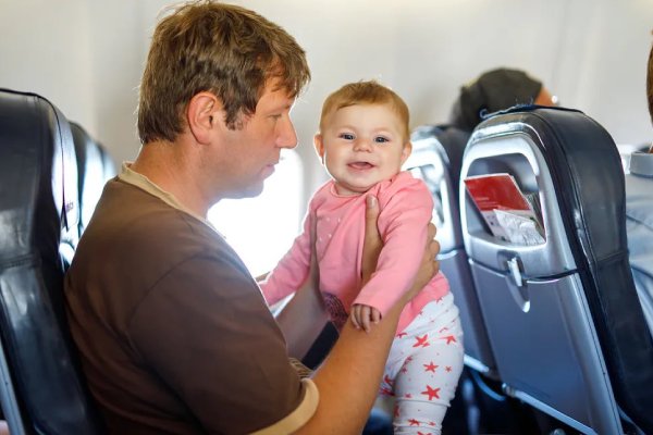 Una aerolínea turca ofrece por primera vez vuelos con zonas sin niños