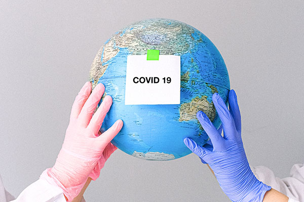 El número de casos de covid-19 en todo el mundo aumentó 63% en 28 días