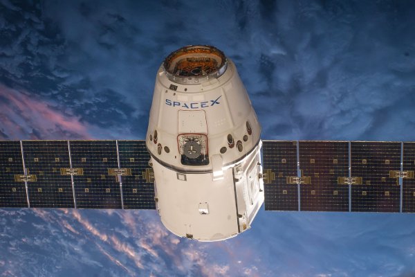 SpaceX lanza 13 satélites militares estadounidenses