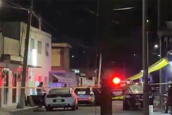 Balean a presunto líder criminal en ataque directo