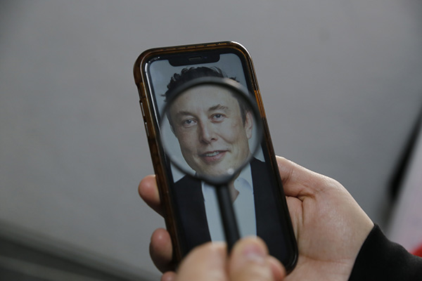 Elon Musk y la sobreexposición como influencer: el análisis estadounidense