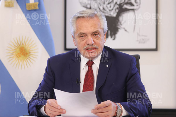 Alberto Fernández le retira condecoraciones a Augusto Pinochet