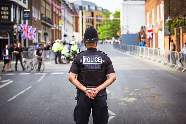 Cinco ex policías británicos admiten haber enviado mensajes racistas sobre Meghan Markle