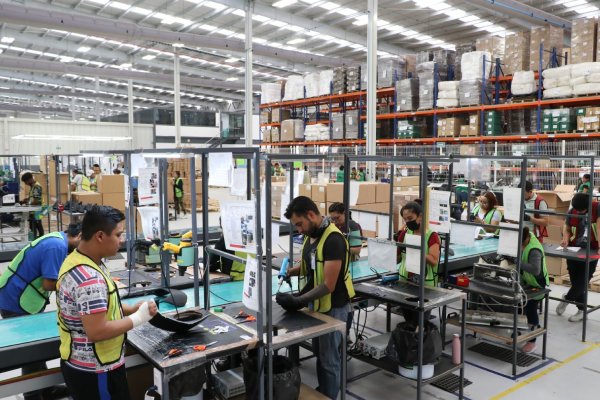 Crece productividad laboral manufacturera en Puebla: Olivia Salomón