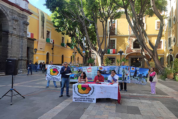 Vecinos de colonias del sur presentan amparo tras intento de privatización de Complejo Deportivo