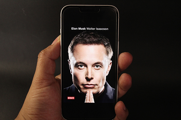 Musk desestima su propia biografía: niega bloqueo del ataque con drones en Ucrania