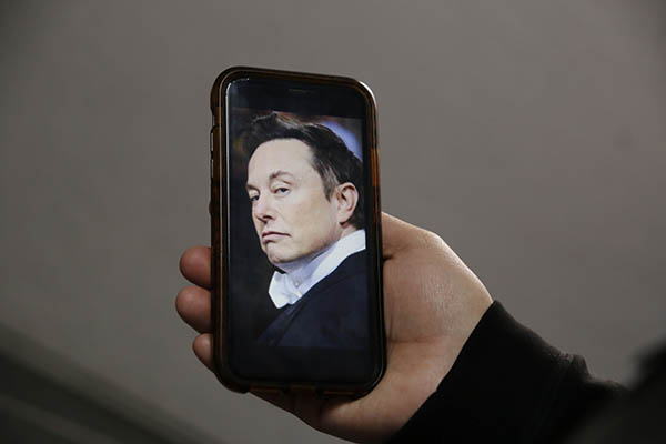 Musk dice que habría activado Starlink en Crimea para apoyar a Ucrania si Biden lo pedía