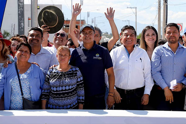 Inaugura Mundo Tlatehui adoquinamiento de la calle Emiliano Zapata en Tlaxcalancingo