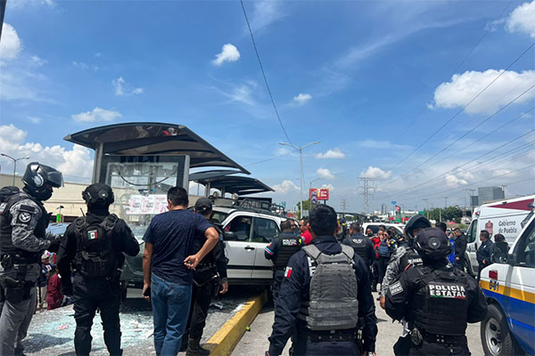 Conductor embiste a varios peatones tras perder el control de su auto