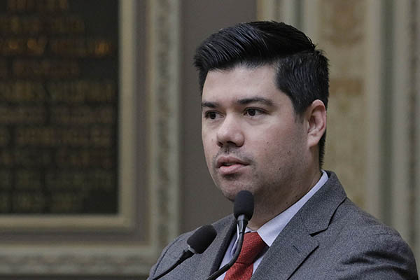 Propone Jaime Natale sanciones para la creación de imágenes sexuales falsas con IA