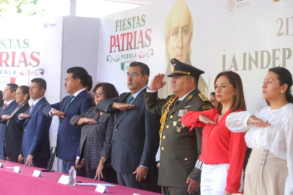 Encabeza Sergio Salomón ceremonia por el aniversario de la independencia de México