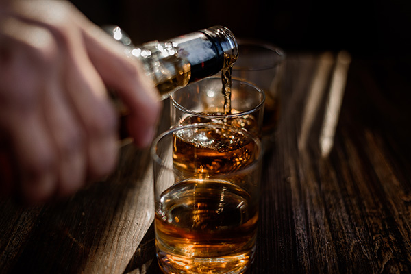 ¡Modera tu fiesta! Estas son las bebidas más dañinas para tu organismo