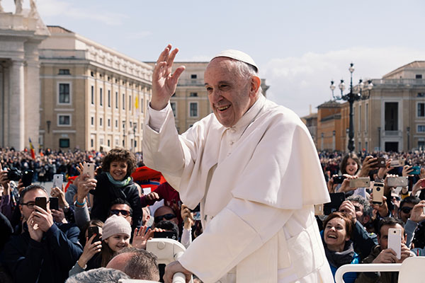 El papa Francisco interesado en continuar la misión de paz del Vaticano sobre Ucrania