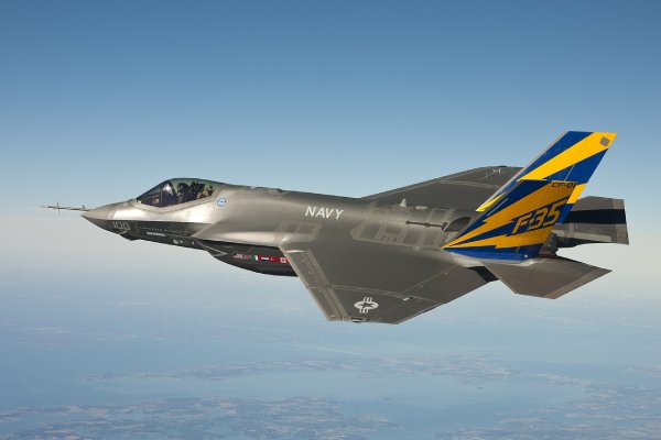 El F-35 de la marina de EU voló cientos de kilómetros en “modo zombi” antes de caer