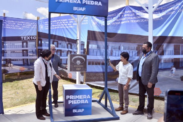 Colocan la primera piedra para nuevos edificios en la Preparatoria Emiliano Zapata