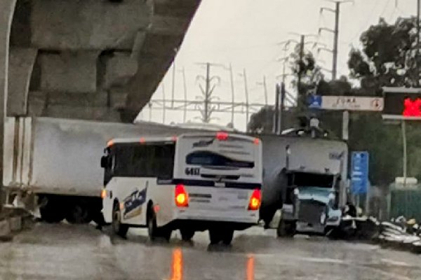 Muere turista colombiana en aparatoso choque sobre la autopista Puebla-Orizaba