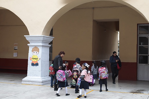 Estrés y altos costos opacaron el regreso a clases para 65% de familias mexicanas