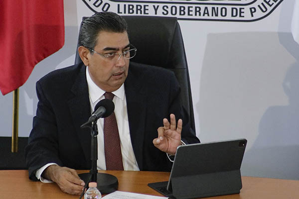 Anuncia Sergio Salomón incremento salarial para servidores públicos del estado